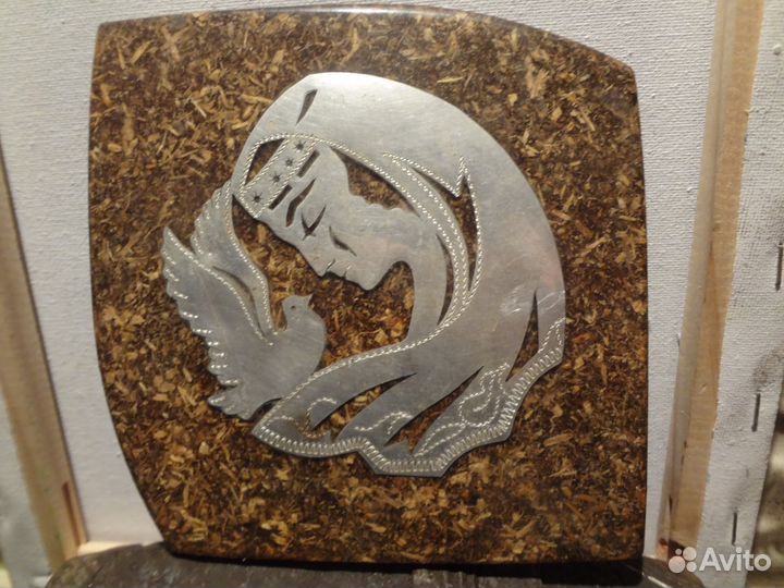 Девушка с голубем