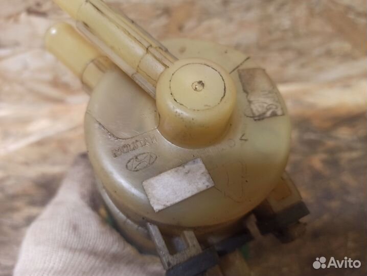 Бачок гур Hyundai Tucson 1