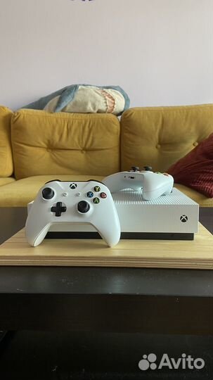 Xbox One S All Digital 1 Tb + 2 геймпада