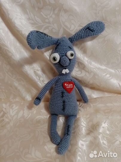 Вязаная игрушка заяц символ года