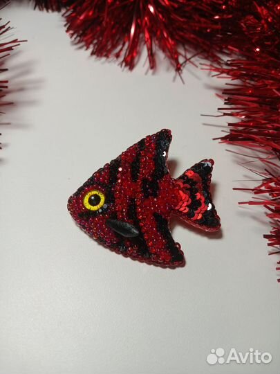 Брошь рыбка