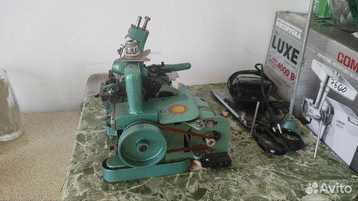 Швейная машина оверлок