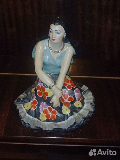 Фарфоровая статуэтка «Цыганка Земфира»