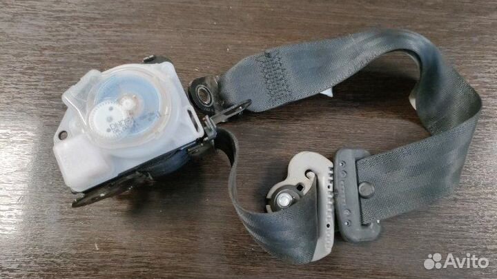 Ремень безопасности правый Mitsubishi Pajero 4