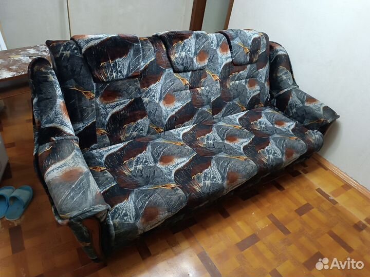 Диван