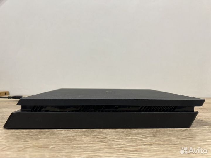 Sony PS4 slim 1Tb / полный комплект / 2 duashlock