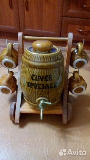 Бочка с кружками