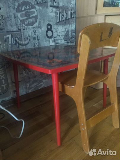 Детский стол со стулом