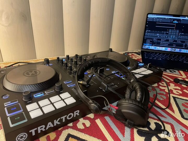 Dj контролер Traktor S2MK3