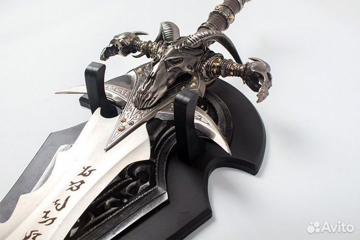 Фростморн (Frostmourne) Ледяная скорбь