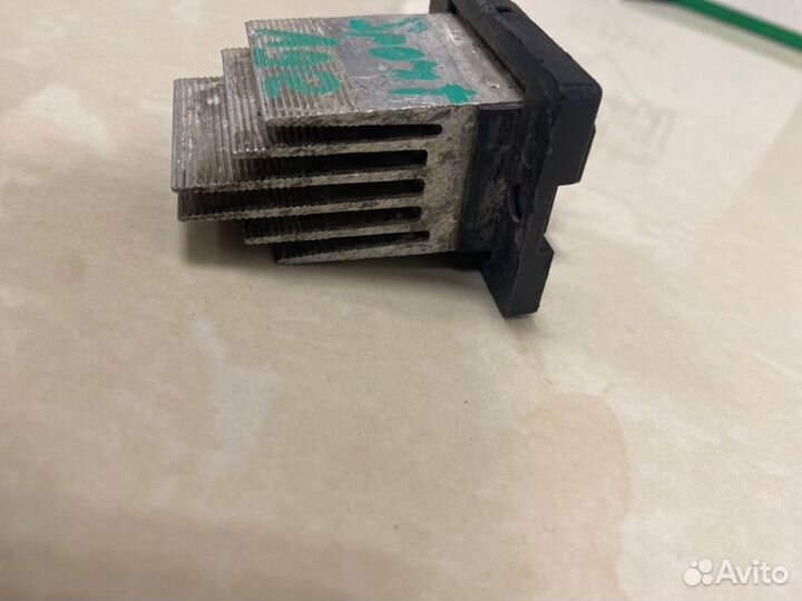 Резистор печки Kia Sportage KM G4GC 2010