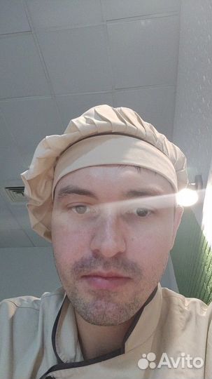 Повар пиццмейкер