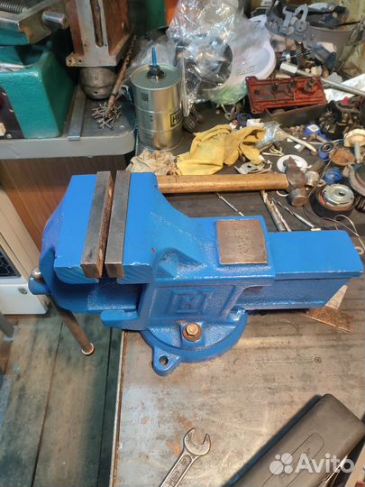 Тиски слесарные поворотные