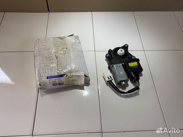 Мотор стеклоподъемника правый Nissan Almera 06-12