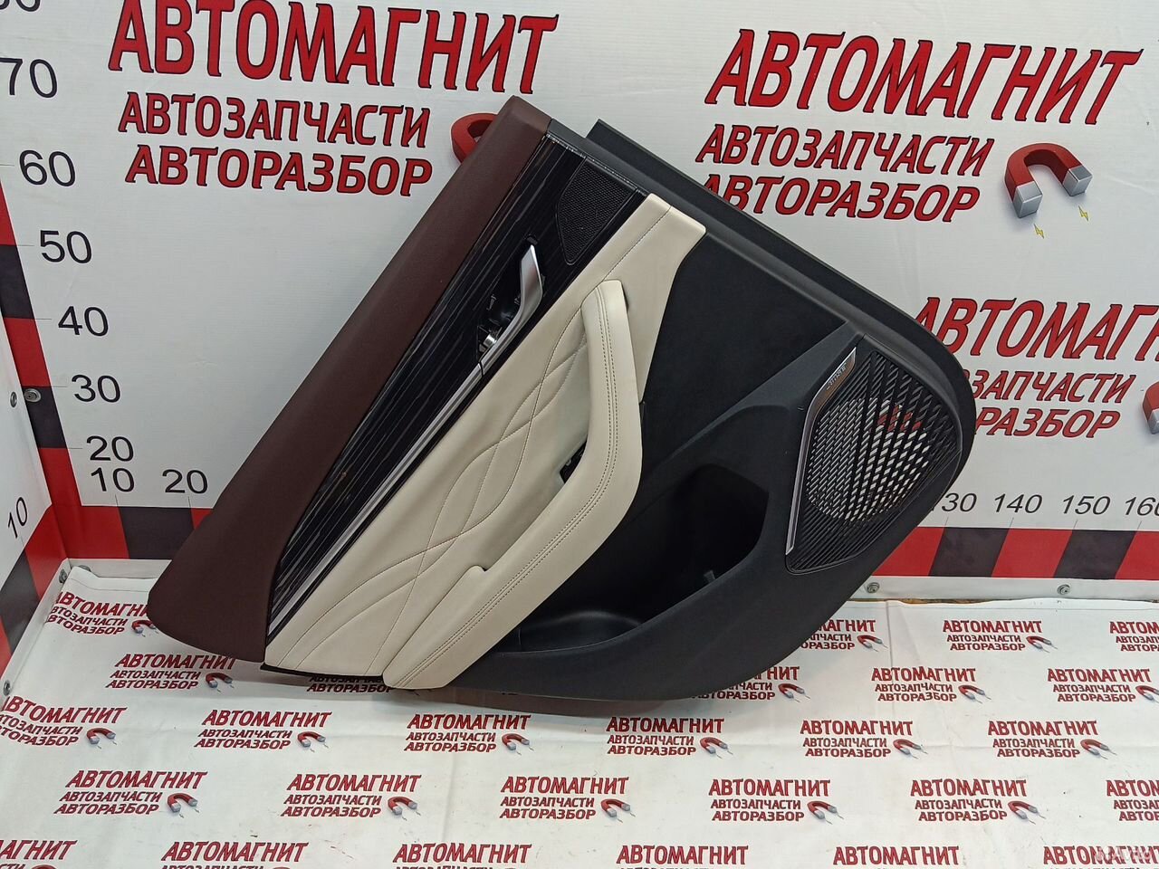 Обшивка двери задней левой Geely Monjaro