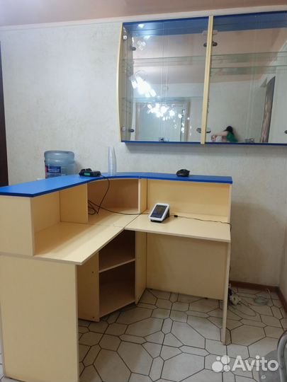 Стойка ресепшн угловая бу