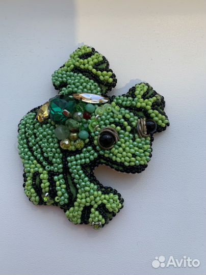 Брошь ручной работы из бисера