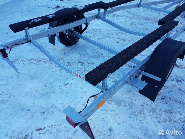 Лодочный прицеп трейлер 5.330 м