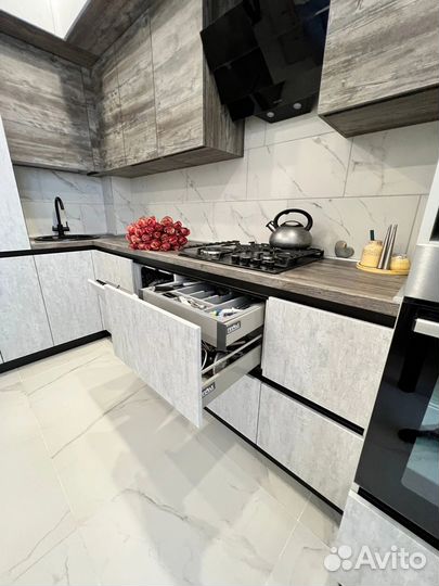 П образная кухня на заказ. Фабрика в Челябинске