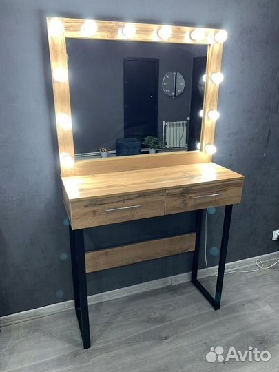 Туалетный / Гримерный стол с зеркалом и подсветкой