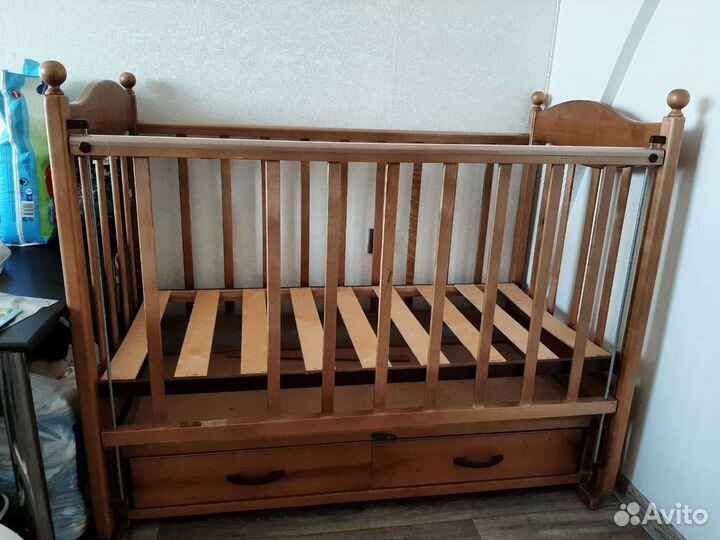 Детская кровать, кроватка с маятником и матрасиком