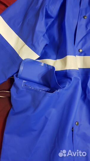 Прорезиновый плащ