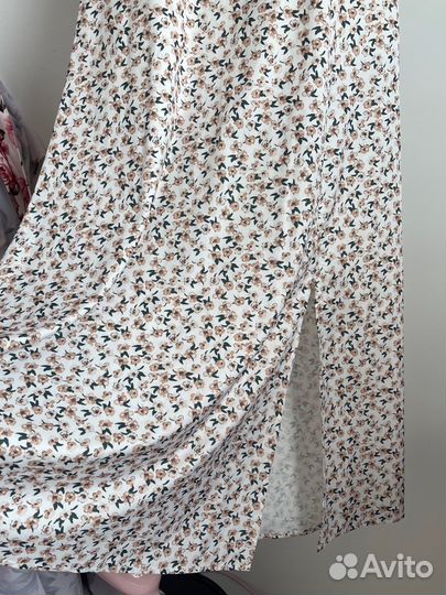 Легкое платье с разрезом 44р