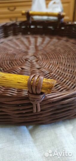Плетеный поднос с ручками