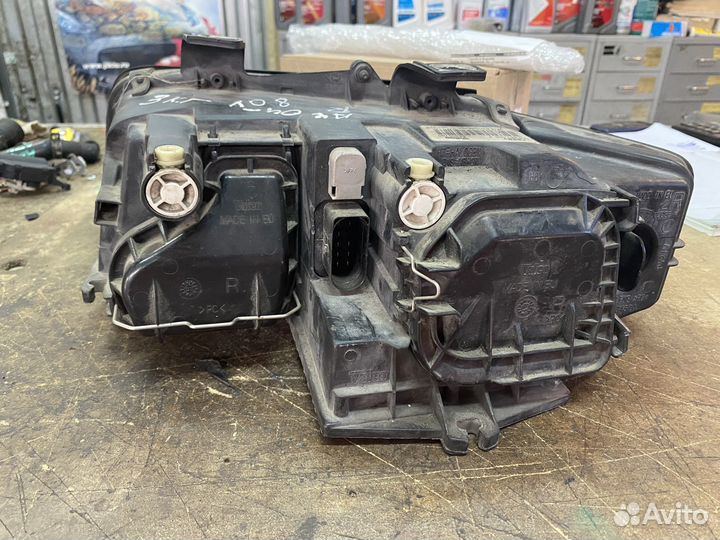 Фара правая Audi A4(8E) 01-05 галоген