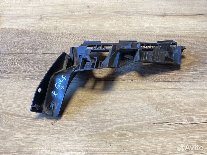 Volkswagen golf 5 plus кронштейн бампера правый
