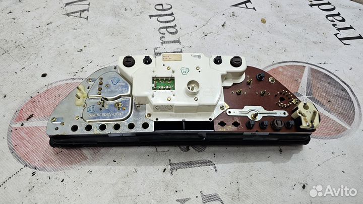 Приборная панель на Mercedes-Benz W126 2.8