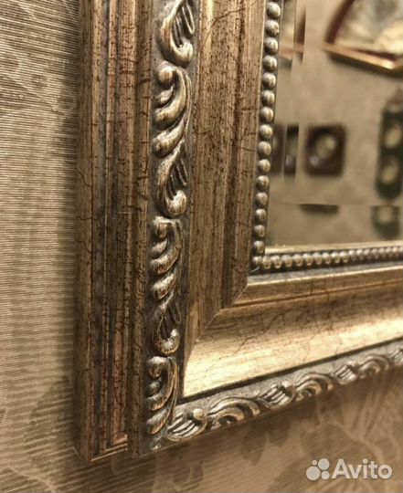 Зеркало настенное в раме