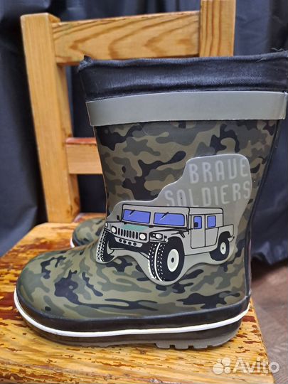 Резиновые сапоги мальчику 23