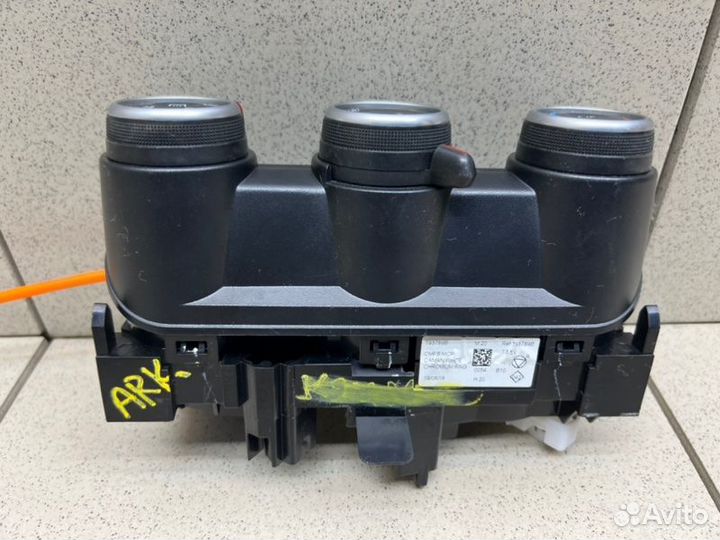 Блок управления отопителем Renault Arkana пробег