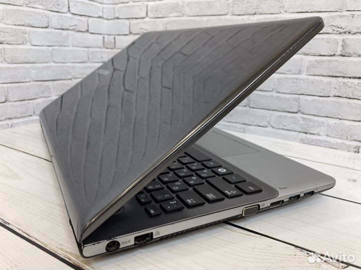 Игровой ноутбук Samsung i5/8gb/SSD/2gb видео/гаран