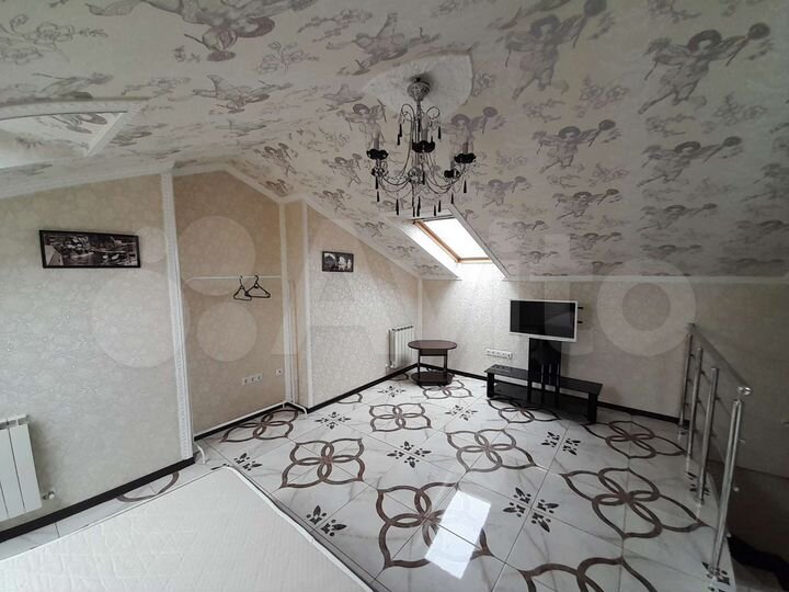 Дом 1200 м² на участке 6 сот.