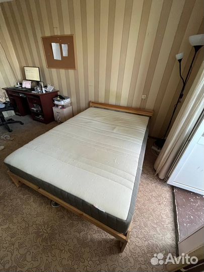 Продам кровать с матрасом