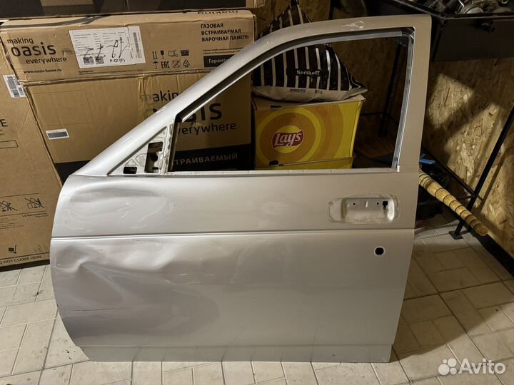 Дверь и крыло приора