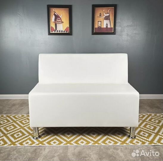 Маленький диванчик