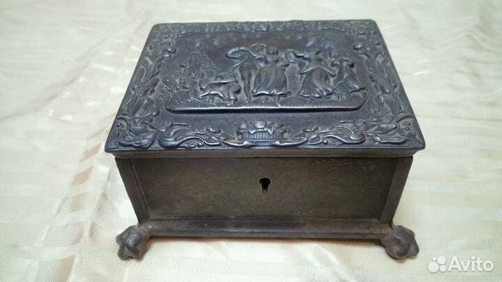 Царская чугунная шкатулка