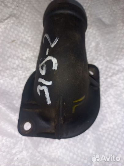 Фланец помпы Пассат Б3 055121121F