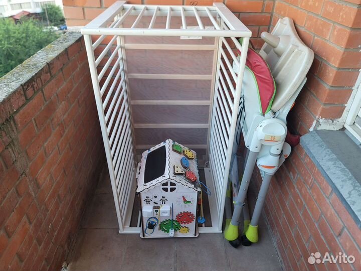 Детская кроватка+стульчик для кормления + игрушка