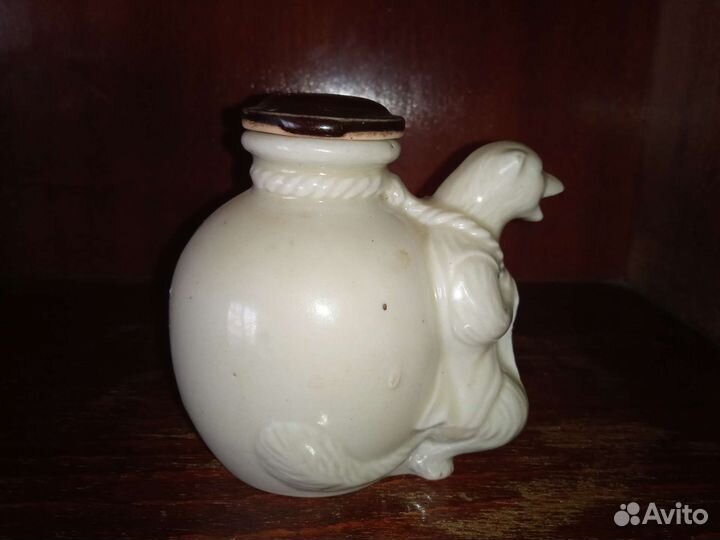 Сосуд для саке в виде росомахи