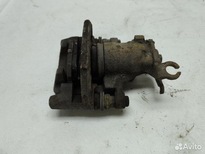 Суппорт тормозной задний правый Mitsubishi Carisma