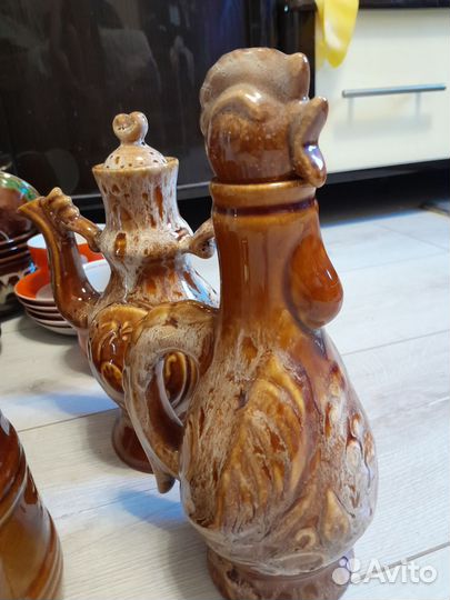 Кувшины, кружки, блюдца