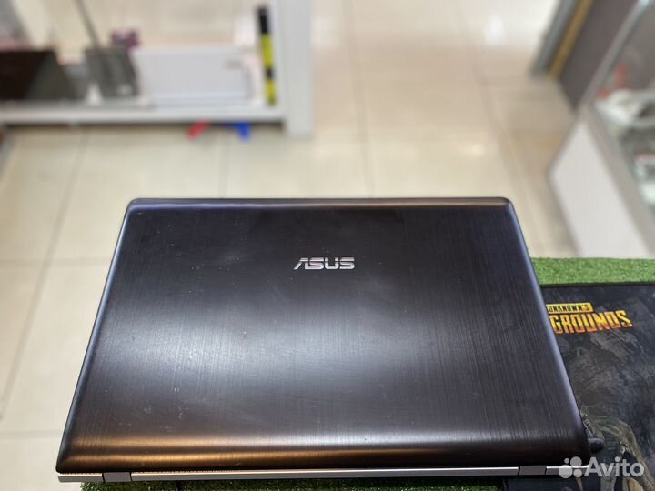 Asus 17 дюймовый i5 видео 2 gb озу 8gb SSD120HDD1t