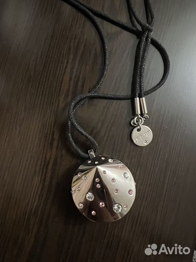 Кулон Swarovski на кожаном шнурке