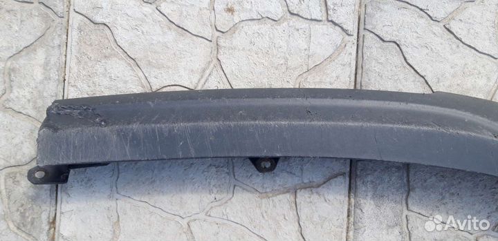 Губа бампера Тойота avensis. Левая