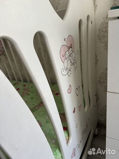 Кроватка детская белая