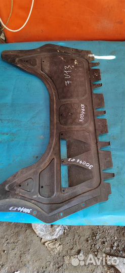 Пыльник двигателя центральный VW Golf V (2003-200